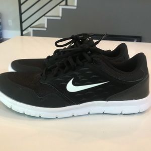 EUC Nike Tennis Shoes - 8.5